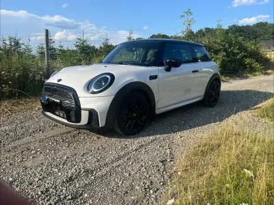 Gebraucht Mini John Cooper Works 136 PS (100 kW) 2023 Weiß Kleinwagen