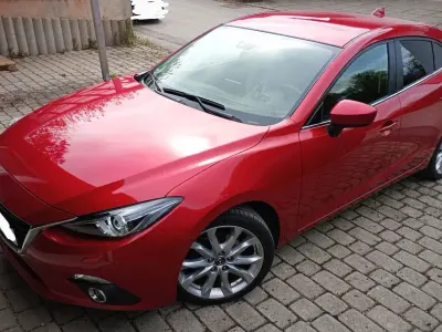 Używany Mazda 3 Urban Limited 120 KM (88 kW) 2015 Czerwony Sedan/Limuzyna