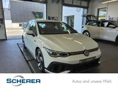 Gebraucht VW Golf VIII GTI Clubsport 301 PS (221 kW) 2022 Pure white Limousine
