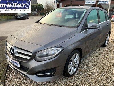 Grau Gebraucht 2017 Mercedes 180 Urban Limousine | 17.990 € (Fairer Preis)