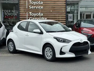 Gebraucht Toyota Yaris Hybrid Business Edition 116 PS (85 kW) 2025 Weiß Limousine