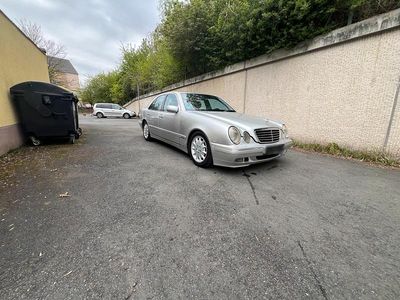 Gebraucht Mercedes E320 197 PS (144 kW) 2001 Silber Limousine