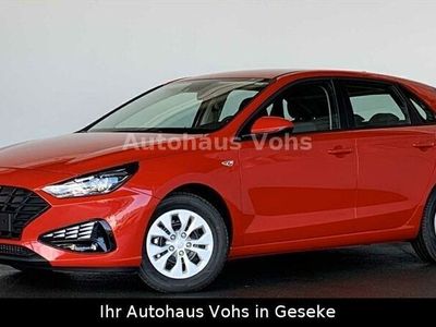 Gebraucht Hyundai i30 120 PS (88 kW) 2024 Rot Limousine