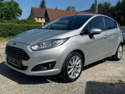 Gebraucht Ford Fiesta Titanium 95 PS (69 kW) 2016 Polarsilber metallic Kleinwagen
