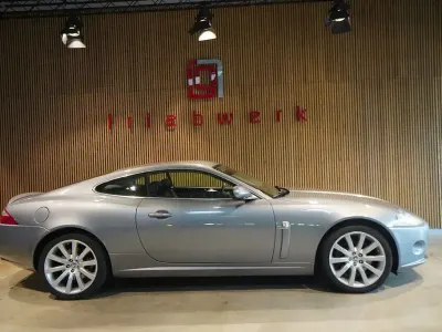 Gebraucht Jaguar XK 258 PS (189 kW) 2009 Grau Coupé