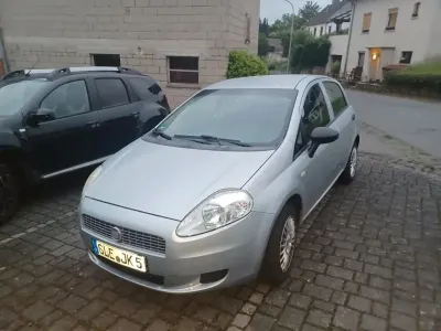 Gebraucht Fiat Grande Punto 77 PS (56 kW) 2011 Silber Kleinwagen