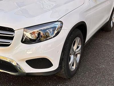 Gebraucht Mercedes GLC250 211 PS (155 kW) 2018 Weiß Limousine