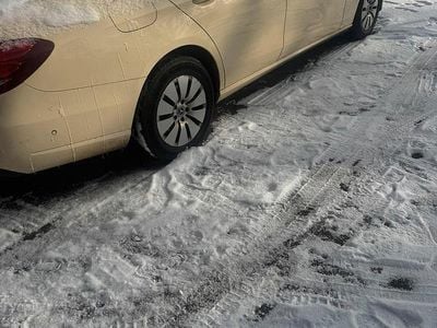 Gebraucht Mercedes E220 170 PS (125 kW) 2018 Gelb Limousine