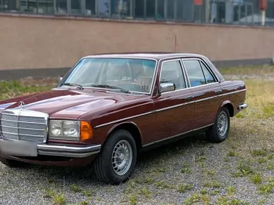 Gebraucht Mercedes 280 185 PS (136 kW) 1981 Rot Limousine