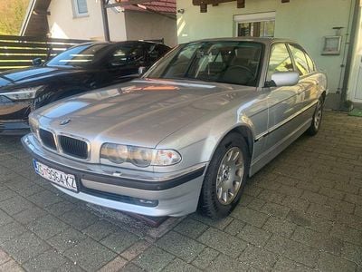 Second-hand BMW 740 245 CP (180 kW) 2000 Argintiu Berlinǎ