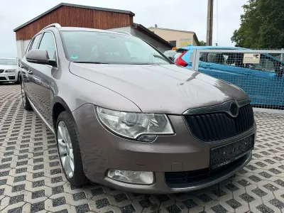 Gebraucht Skoda Superb Family 140 PS (102 kW) 2011 Violett Kombi