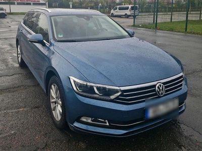 Gebraucht VW Passat 150 PS (110 kW) 2018 Blau Kombi