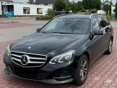 Gebraucht Mercedes E220 Avantgarde 170 PS (125 kW) 2015 Schwarz Kombi