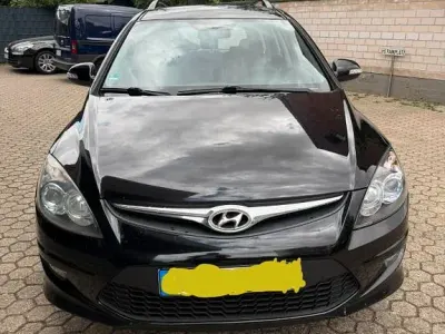 Gebraucht Hyundai i30 Classic 90 PS (66 kW) 2011 Schwarz Kombi