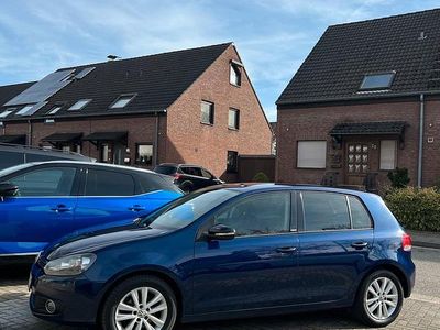 Gebraucht VW Golf VI 105 PS (77 kW) 2011 Blau Kleinwagen