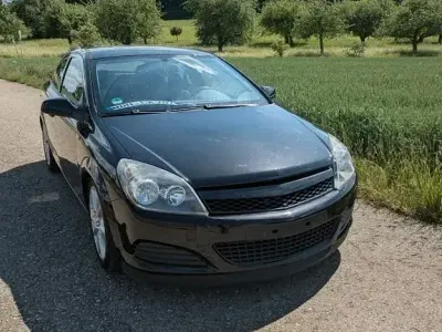 Gebraucht Opel Astra GTC Edition 140 PS (102 kW) 2009 Schwarz Limousine
