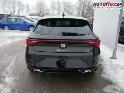 Neu Seat Leon FR 150 PS (110 kW) 2026 Midnight schwarz meta... Limousine