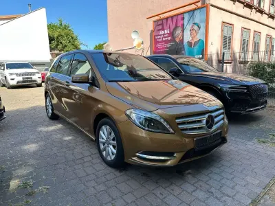 Gebraucht Mercedes B200 136 PS (100 kW) 2013 Beige Kleinwagen