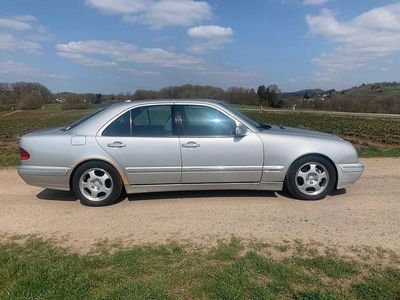 Mercedes E200