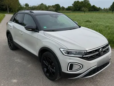 Käytetty VW T-Roc Style 110 HP (80 kW) 2024 Harmaa Katumaasturi