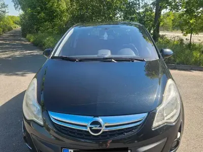 Używany Opel Corsa Edition 101 KM (74 kW) 2012 Czarny Hatchback