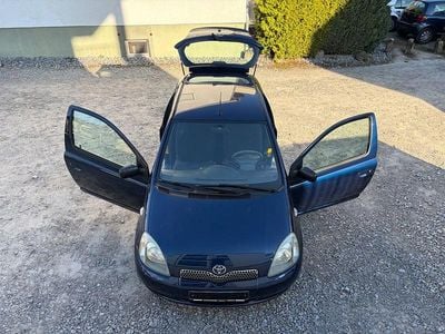 Usata Toyota Yaris 68 CV (50 kW) 2002 Blu Utilitaria