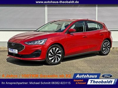 Gebraucht Ford Focus Titanium 125 PS (91 kW) 2024 Fantasticrot metallic (metallic) Limousine