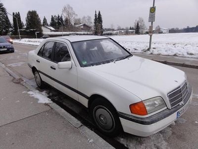 Gebraucht Mercedes C180 122 PS (89 kW) 1995 Weiß Limousine