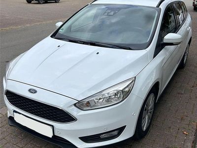 Usata Ford Focus Business Edition 125 CV (91 kW) 2015 Bianco Station wagon