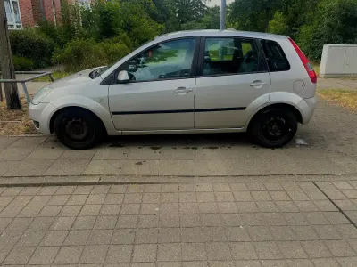 Gebraucht Ford Fiesta 60 PS (44 kW) 2005 Silber Kleinwagen