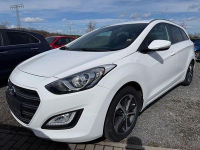 Gebraucht Hyundai i30 110 PS (80 kW) 2016 Weiß Kombi