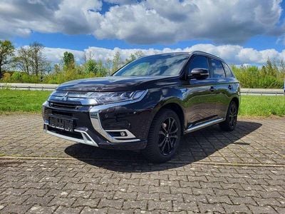Second-hand Mitsubishi Outlander P-HEV Intro Edition 224 CP (164 kW) 2018 Negru SUV