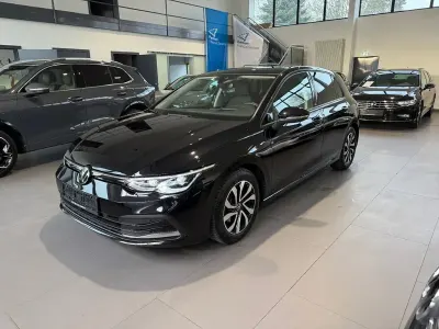 Gebraucht VW Golf VIII Active 150 PS (110 kW) 2023 Schwarz Limousine