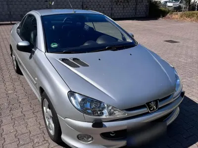 Gebraucht Peugeot 206 CC 109 PS (80 kW) 2006 Silber Cabrio