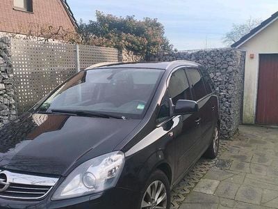 Schwarz Gebraucht 2013 Opel Zafira Van / Kleinbus | 8.500 €