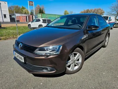 Usado VW Jetta Match 122 HP (89 kW) 2012 Castanho Sedan