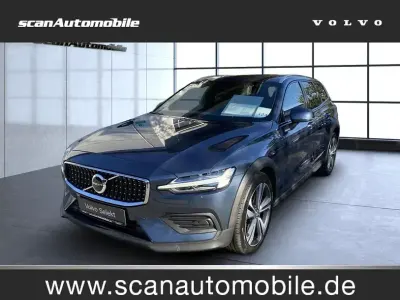 Gebraucht Volvo V60 CC Plus 197 PS (144 kW) 2023 Blau Kombi