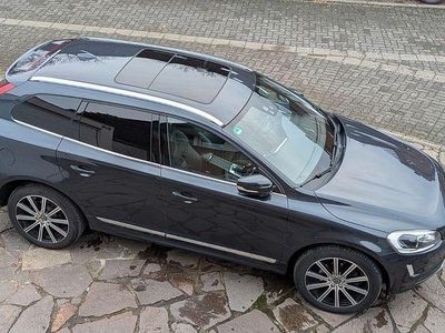 Grau Gebraucht 2015 Volvo XC60 Summum SUV | 19.950 € (Etwas zu teuer)