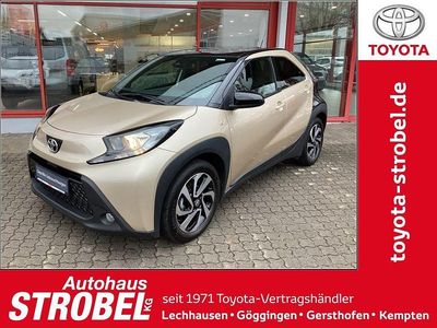 Gebraucht Toyota Aygo X Basis 72 PS (52 kW) 2025 Ginger beige metallic/ night sky black SUV