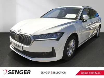 Używany Skoda Superb Essence 150 KM (110 kW) 2025 Biały Kombi
