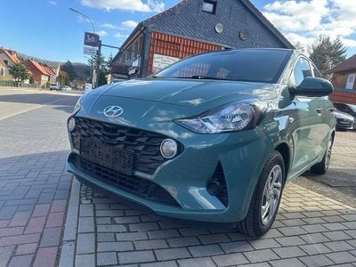 Gebraucht Hyundai i10 Select 67 PS (49 kW) 2021 Grün Kleinwagen