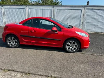 Gebraucht Peugeot 207 CC 120 PS (88 kW) 2008 Rot Cabrio
