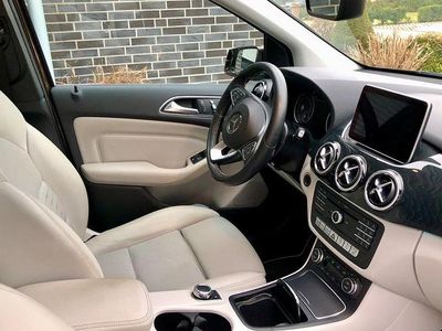 Gebraucht Mercedes B220 177 PS (130 kW) 2016 Braun Van / Kleinbus