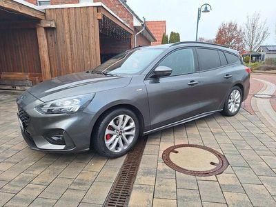 Grau Gebraucht 2019 Ford Focus ST-Line Kombi | 14.599 € (Fairer Preis)