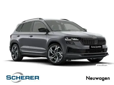 Neu Skoda Karoq SportLine 190 PS (139 kW) 2026 Graphitegrau metallic (metallic) SUV