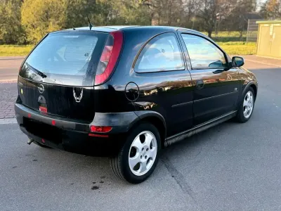 Second-hand Opel Corsa 58 CP (42 kW) 2003 Negru Hatchback