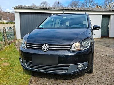 Second-hand VW Touran 140 CP (102 kW) 2013 Negru Monovolum