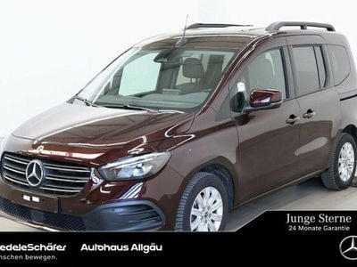 Gebraucht Mercedes T180 Progressive 131 PS (96 kW) 2025 Rubellitrot Van / Kleinbus