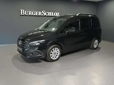 Gebraucht Mercedes T180 Progressive 116 PS (85 kW) 2023 Loparitschwarz metallic Van / Kleinbus