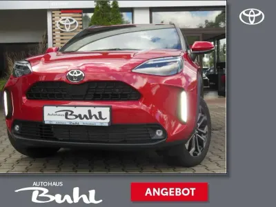 Neu Toyota Yaris Cross 116 PS (85 kW) 2026 Karminarot metallic SUV